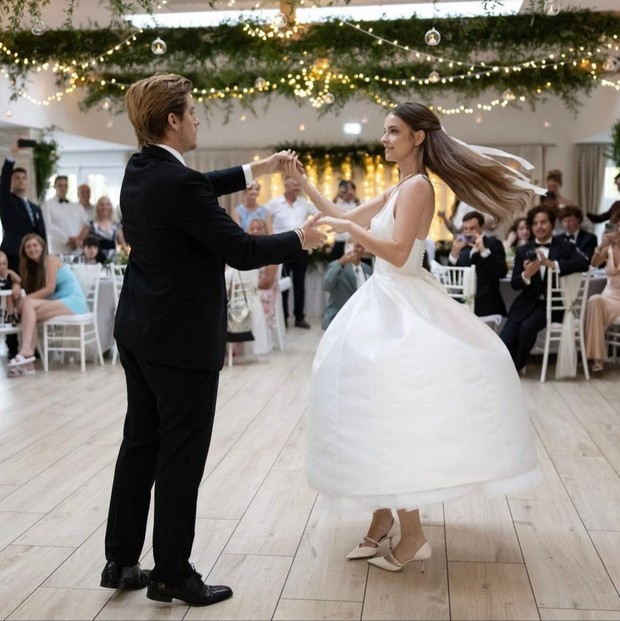 pernikahan barbara palvin dan dylan sprouse