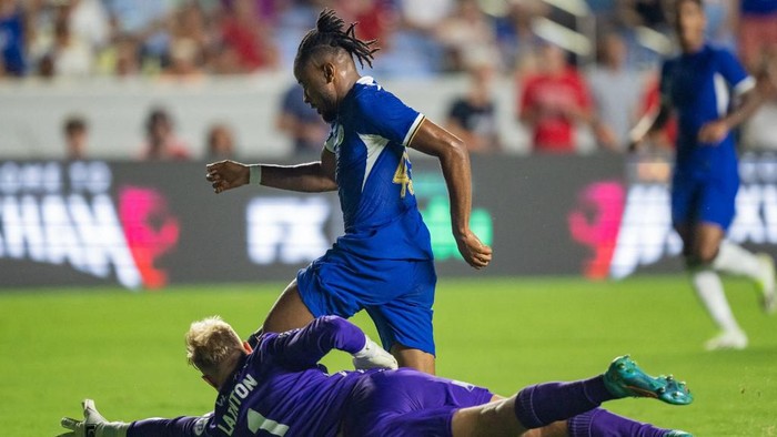 CHAPEL HILL, NORTH CAROLINA - JULY 19: Robert Lainton #1 of Wrexham AFC dives for the ball against Christopher Nkunku #45 of Chelsea FC during a pre-season friendly match at Kenan Stadium on July 19, 2023 in Chapel Hill, North Carolina.   Jacob Kupferman/Getty Images/AFP (Photo by Jacob Kupferman / GETTY IMAGES NORTH AMERICA / Getty Images via AFP)