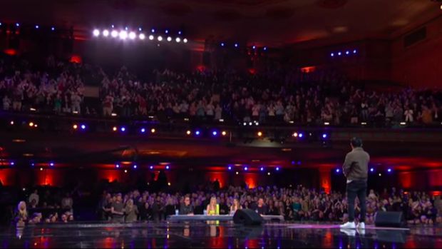 Detik-detik Cakra Khan Disetop Simon Cowell Saat Lagi Nyanyi di AGT 2023