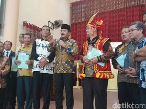 Bagikan 77 Sertifikat Rumah Ibadah, Menteri Hadi: Tak Ada Diskriminasi