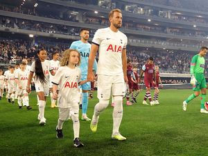 Ada Kanguru Baku Hantam Saat Harry Kane Main Golf