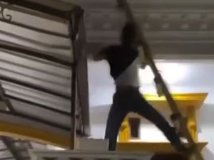 Paniknya Maling di Tanjung Priok Dikepung Warga dan Kabur ke Atap Rumah