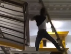 Paniknya Maling di Tanjung Priok Dikepung Warga dan Kabur ke Atap Rumah