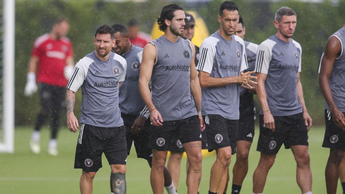 Messi (kiri) berlatih bersama Inter Miami. Foto: USA TODAY Sports via Reuters Con/Sam Navarro