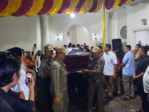 Jenazah Bambang Kristiono Dibawa ke San Diego Hills untuk Dimakamkan Jenazah Bambang Kristiono Dibawa ke San Diego Hills untuk Dimakamkan