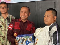 Kala Emon Ikut Pelatihan Salon Mobil di Bandung