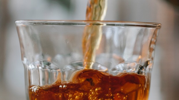 minuman pembakar lemak di perut yaitu teh hitam