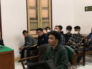 Ken Bersaksi di Sidang Anak AKBP Achiruddin, Ngaku Dibuntuti Sampai Rumah Ken Bersaksi di Sidang Anak AKBP Achiruddin, Ngaku Dibuntuti Sampai Rumah