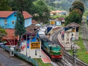 Menyelami Keindahan Pegunungan dengan Kereta Api Terlambat di Dunia Menyelami Keindahan Pegunungan dengan Kereta Api Terlambat di Dunia