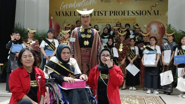 Saat Kaum Difabel Berkarya di Bidang MUA