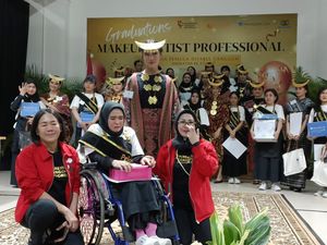 Saat Kaum Difabel Berkarya di Bidang MUA Saat Kaum Difabel Berkarya di Bidang MUA