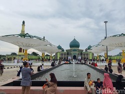 Penampakan Payung Elektrik di Masjid Pekanbaru Bak Masjid Nabawi