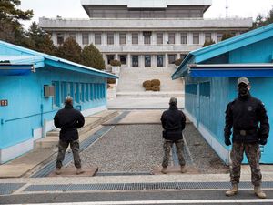 Mengunjungi Zona Demiliterisasi Perbatasan Korea Selatan dan Utara