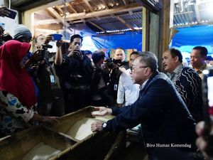 Pastikan Harga Bapok Stabil, Zulhas: Kalau Mahal Bupati Bisa Beri Subsidi