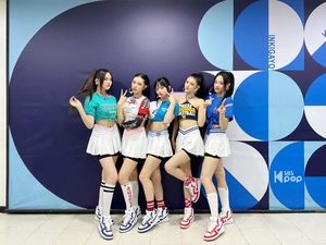 Rating MV NewJeans 15 Tahun ke Atas, Tampilkan Adegan Tanpa Busana Rating MV NewJeans 15 Tahun ke Atas, Tampilkan Adegan Tanpa Busana