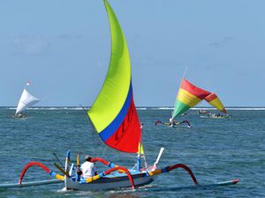Parade Jukung Hiasi Perairan Sanur Bali