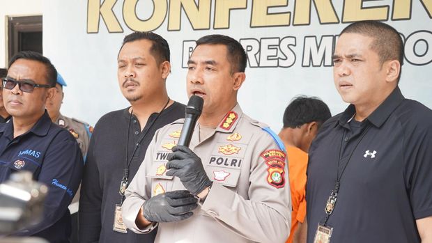 Polisi menangkap pelaku pembunuhan sopir taksi online di Serang Baru, Kabupaten Bekasi.