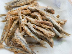 Resep Ikan Teri Goreng Tepung yang Renyah Gurih Untuk Lauk Nasi