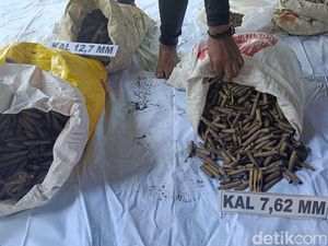 Kopaska Selami Bangkai Kapal PD II di Cilacap, Antisipasi Ada Sisa Bom Laut Kopaska Selami Bangkai Kapal PD II di Cilacap, Antisipasi Ada Sisa Bom Laut