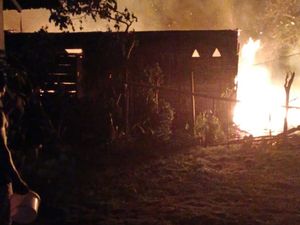 Pesta Pernikahan di Halmahera Utara Ricuh, Warga Tewas-Rumah Dibakar Pesta Pernikahan di Halmahera Utara Ricuh, Warga Tewas-Rumah Dibakar
