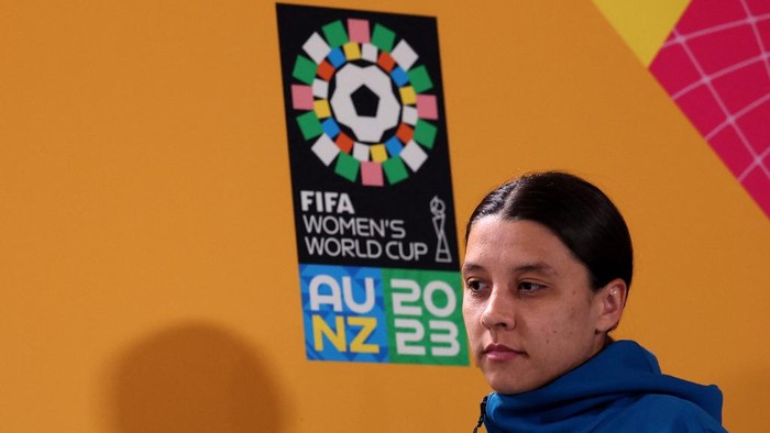 Australias forward Sam Kerr arrives to take part in a press conference at Stadium Australia in Sydney on July 19, 2023, on the eve of the Womens World Cup football match between Australia and Ireland. (Photo by FRANCK FIFE / AFP)