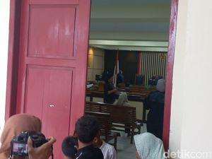 4 Jam Periksa 2 Saksi, Sidang Yunita Terdakwa Pencabulan 17 Anak Ditunda 4 Jam Periksa 2 Saksi, Sidang Yunita Terdakwa Pencabulan 17 Anak Ditunda