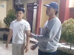 Tampang 2 Pria Patah Pensil Keroyok-Rampas HP Sejoli di Warung Coto Makassar