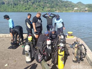Pencarian Bangkai Kapal Perang AS di Cilacap Terkendala Air Laut Keruh Pencarian Bangkai Kapal Perang AS di Cilacap Terkendala Air Laut Keruh