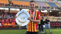 Thom Haye pernah membawa Lecce promosi ke Serie A Liga Italia. Dia adalah pemain dengan darah Indonesia asal Solo bercampur Sulawesi Utara.