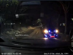 Viral Avanza Berpelat TNI Pakai Strobo Lawan Arah, Alasannya Buru-buru