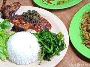 10 Tempat Makan Terkenal Enak di Bandung, Ada Warung Nasi-Seafood 10 Tempat Makan Terkenal Enak di Bandung, Ada Warung Nasi-Seafood
