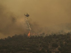 Helikopter BNPB Terjerat Tali Layang-layang saat Padamkan Karhutla