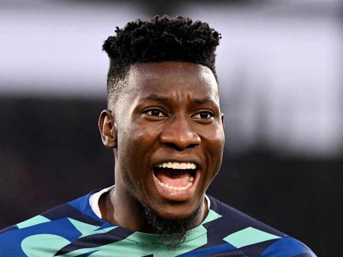 FILE PHOTO: Coppa Italia - Final - Fiorentina v Inter Milan - Stadio Olimpico, Rome, Italy - May 24, 2023 Inter Milan's Andre Onana during the warm up before the match REUTERS/Alberto Lingria/File Photo