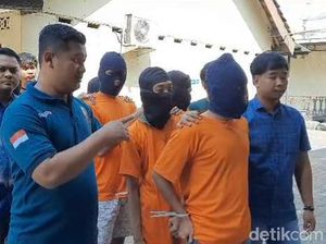 12 Pemuda Mabuk Keroyok dan Rampas Ponsel Pemotor di Mojokerto