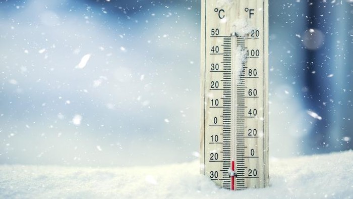 BMKG Ungkap Penyebab Suhu Dingin di Bandung Capai 17 Derajat Celcius Suhu hirau taacuh di Bandung, Jawa Barat sempat meraih angka 17 derajat Celsius. Badan Meteorologi, Klimatologi dan Geofisika (BMKG) menerangkan penyebabnya.