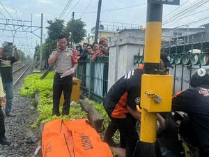 Buka Paksa Palang Perlintasan di Matraman, Pemotor Tewas Tertabrak KA