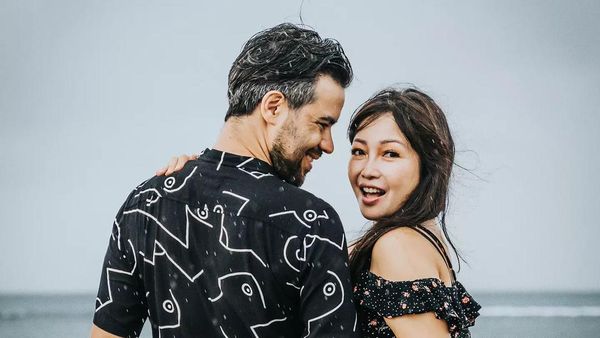 5 Potret Kemesraan Chef Marinka dengan Suami Bule Asal Belanda