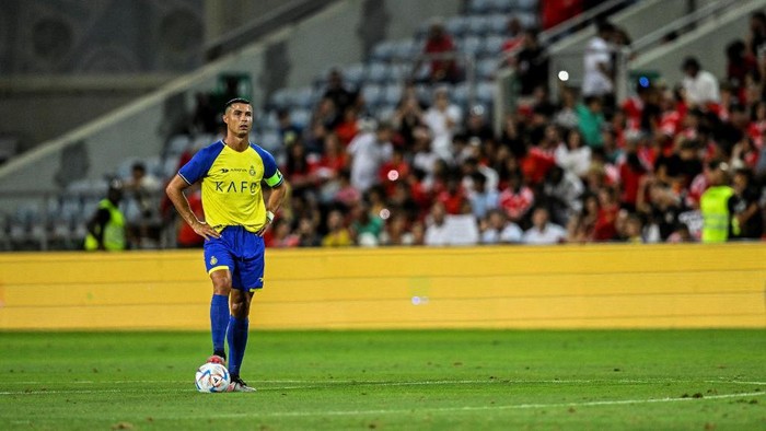Al Nassrs Portuguese forward Cristiano Ronaldo looks on after Benficas Portuguese forward Goncalo Ramos scored during the Algarve Cup football match between Al Nassr and SL Benfica at Algarve stadium in Loule on July 20, 2023. (Photo by Patricia DE MELO MOREIRA / AFP)