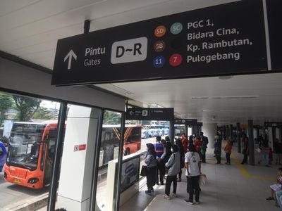 Potret Halte Kampung Melayu Kembali Beroperasi Usai Revitalisasi