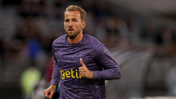 Harry Kane of Tottenham Hotspur is seen warming up before the pre-season soccer match between West Ham United and the Tottenham Hotspurs at Optus Stadium in Perth, Tuesday, July 18, 2023. (AAP Image/Richard Wainwright) NO ARCHIVING, EDITORIAL USE ONLYNo Use Australia. No Use New Zealand.