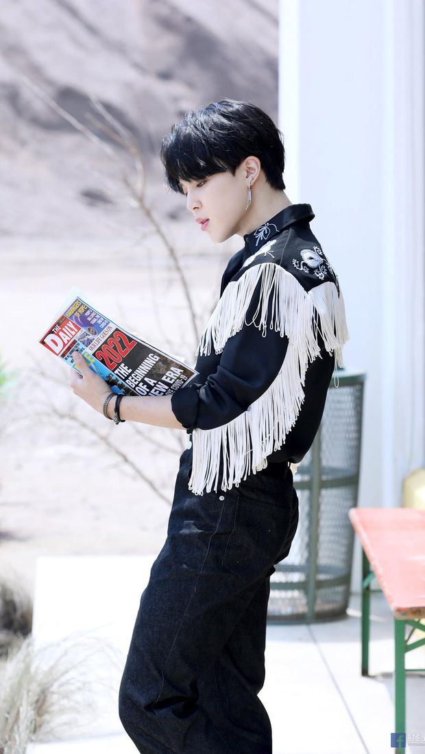 Jimin BTS untuk video musik Permission to Dance (2021).
