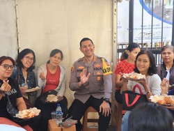 Saat Kapolresta Bogor Berbagi Sarapan Gratis ke Warga di Jumat Berkah