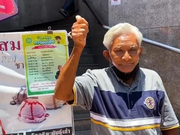 Keren! Kakek 74 Tahun Pamer Atraksi Es Krim Terbang