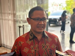 Kepala SMA di Tulungagung Dinonaktifkan Buntut Seragam Sekolah Mahal