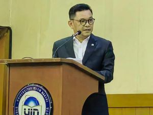 Kang Ace Ajak Alumni UIN Berinovasi dalam Sains-Keislaman dan Keindonesiaan Kang Ace Ajak Alumni UIN Berinovasi dalam Sains-Keislaman dan Keindonesiaan
