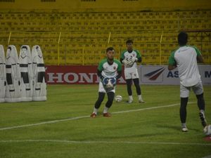 Pelatih PSM Makassar Ngaku Buta Kekuatan Persib Sepeninggal Luis Milla Pelatih PSM Makassar Ngaku Buta Kekuatan Persib Sepeninggal Luis Milla