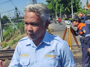 KNKT Kerahkan 3 Tim Usut Laka KA Brantas vs Truk di Madukoro Semarang KNKT Kerahkan 3 Tim Usut Laka KA Brantas vs Truk di Madukoro Semarang