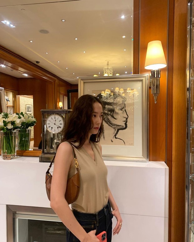 Krystal Jung/ Foto: instagram.com/vouzmevoyez Krystal Jung di London musim panas 2023