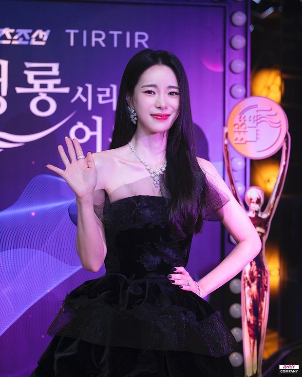Lim Ji Yeon di Blue Dragon Series Awards 2023