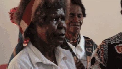 Tangis Mama Intan Jaya Tak Mau Ditinggal Pasukan Kostrad Balik ke Karawang